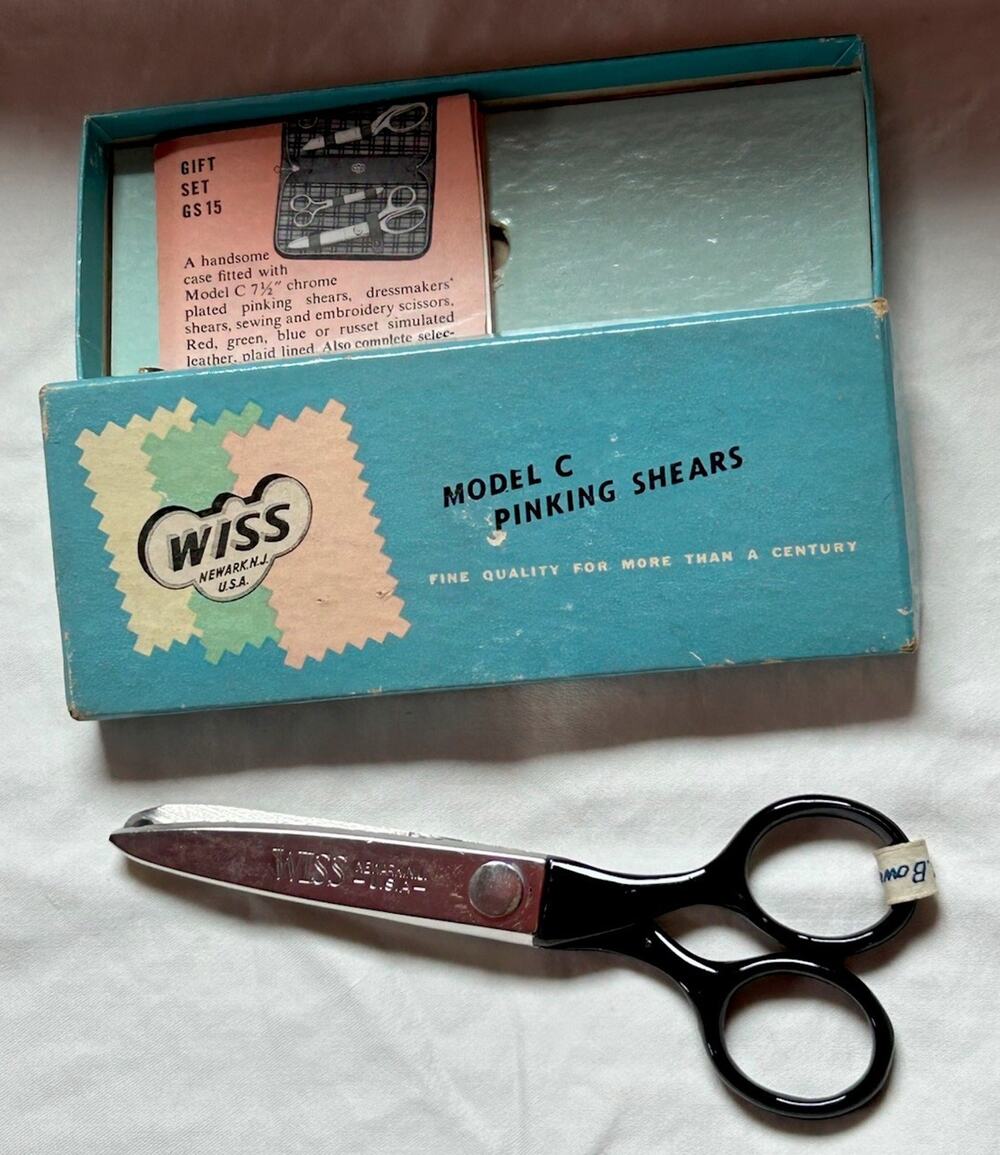 Vintage Wiss Model CB 5 Pinking Shears. Newark NJ. Original Box and Pamphlet